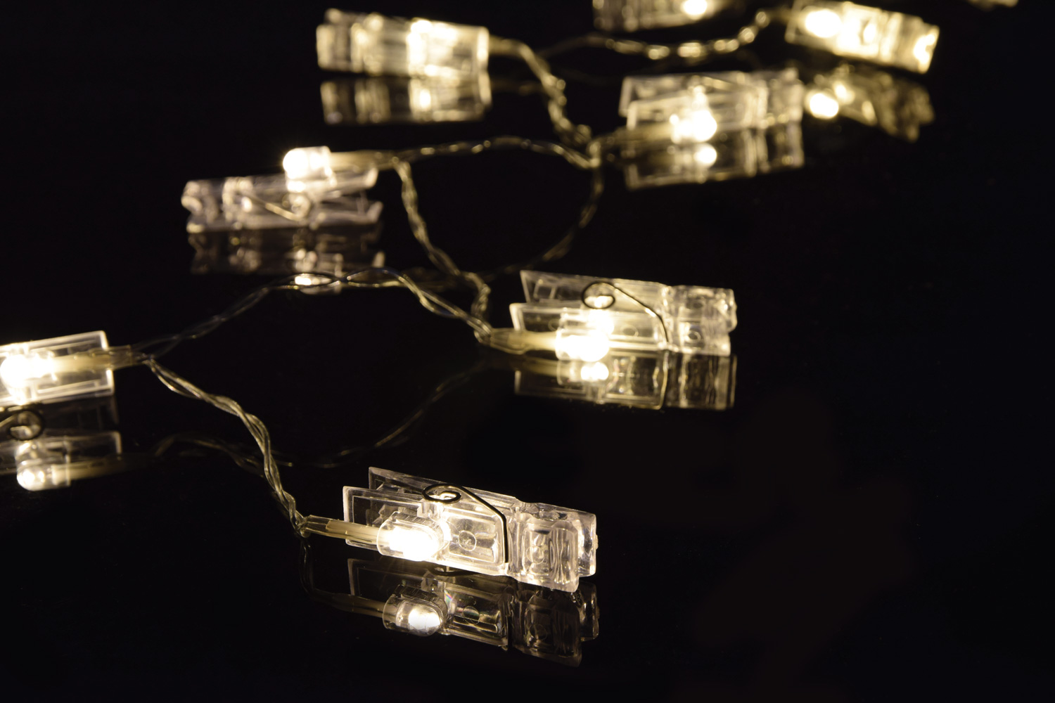 Led peg string shop lights