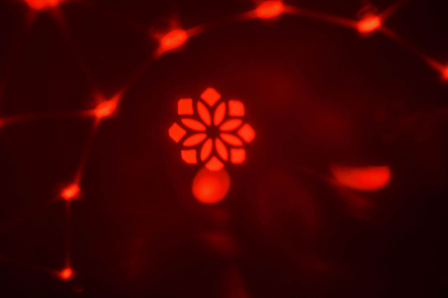 QTX Crystal Blaze LED Moonglow Style Light Effect with GOBOs - Image 4